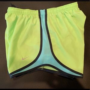 Women’s Nike Shorts 🔵 Medium